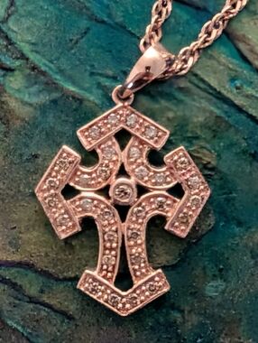 10 kt Rose Gold Pavé-set Diamond Cross Pendant Approx .5 Ctw